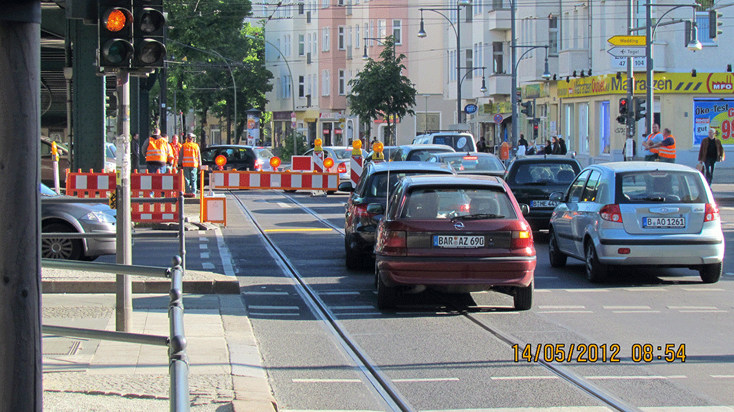 Straßenbahnschranke im Einsatz