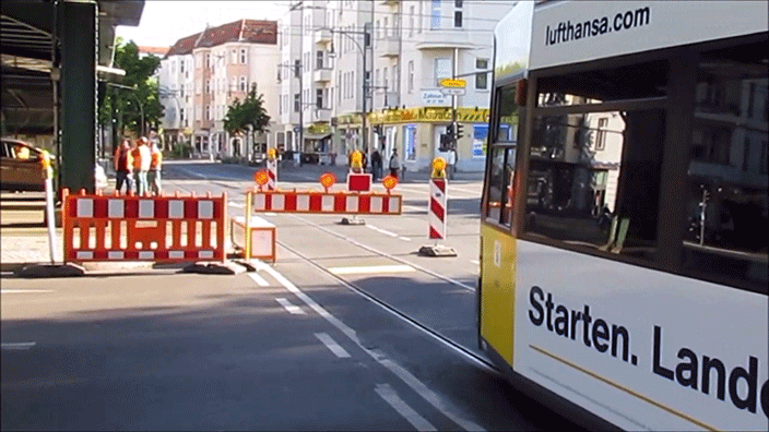 Tumbnail für Video - Straßenbahnschranke im Einsatz